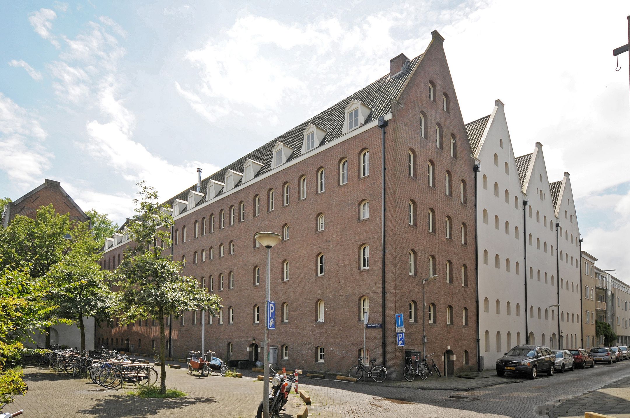Charming corner apartment with lift in characteristic warehouse building with shared courtyard — 21