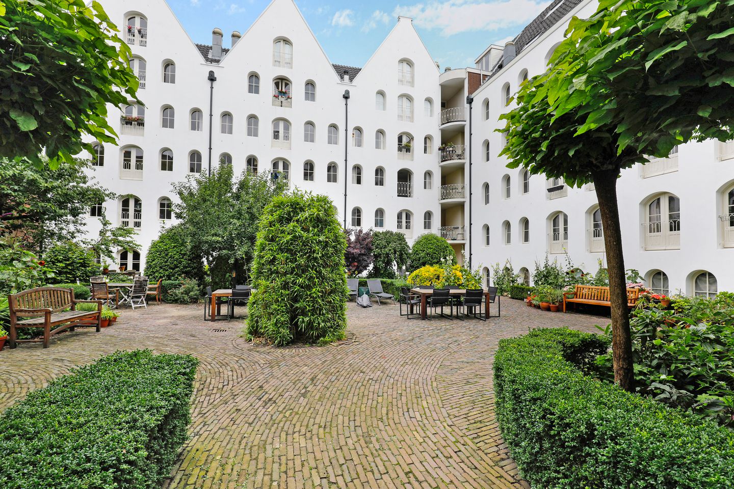 Charming corner apartment with lift in characteristic warehouse building with shared courtyard — 14