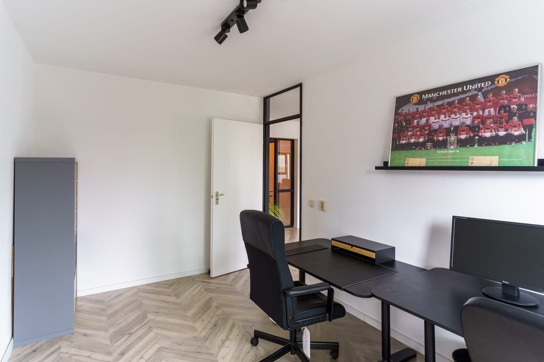 Modern 3-room apartment with lift and balcony in Delft — 17