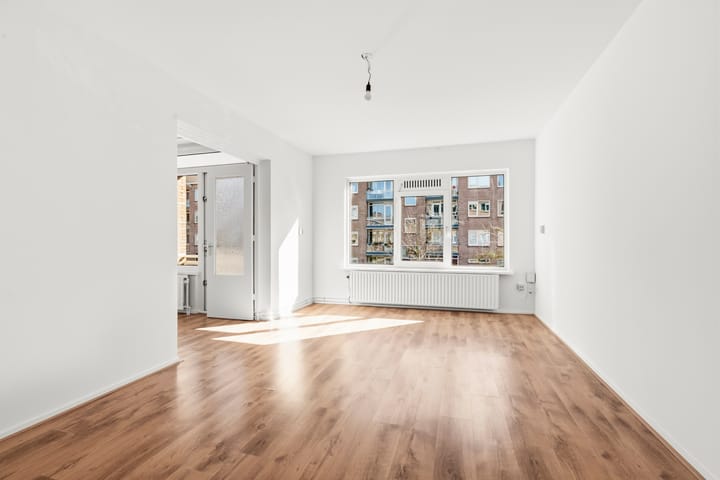 Photo 2 of Beemsterstraat 438