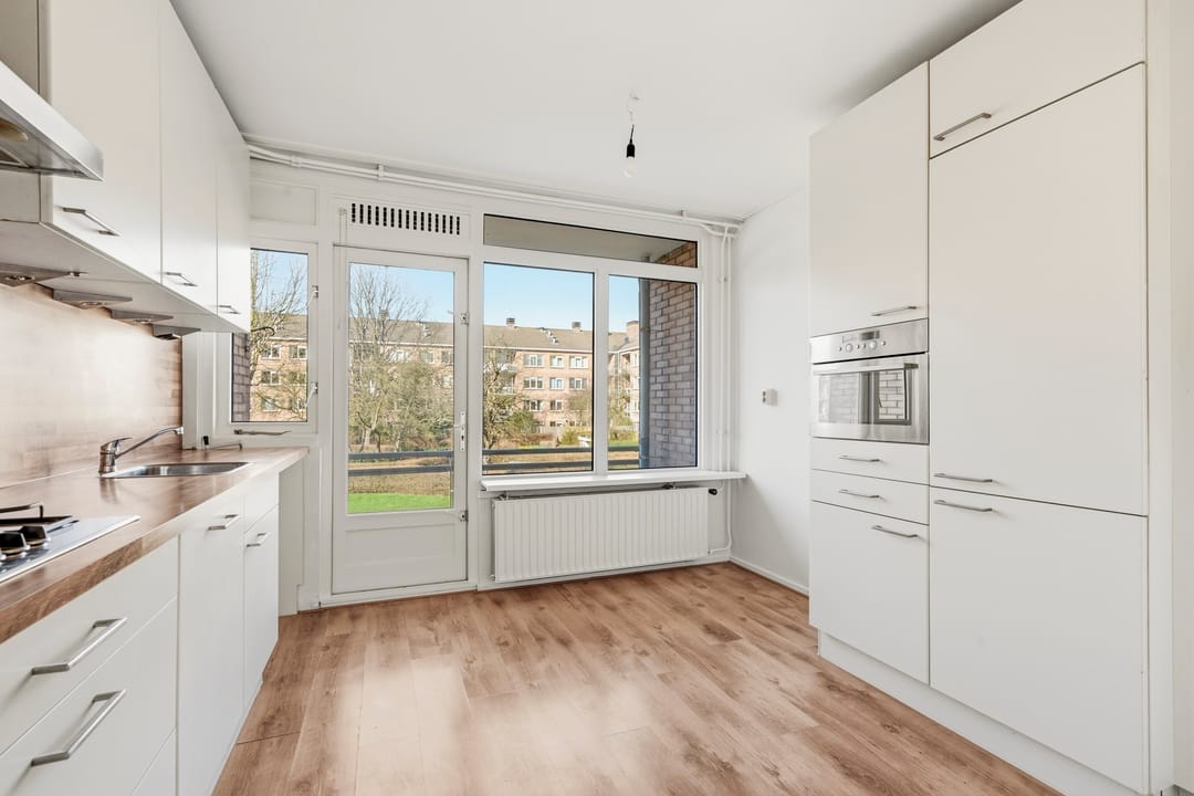 Photo 11 of Beemsterstraat 438