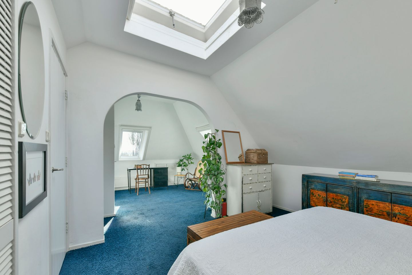 Blikvanger Dijk van een familiehuis aan open vaarwater met geweldig grote tuin — 38