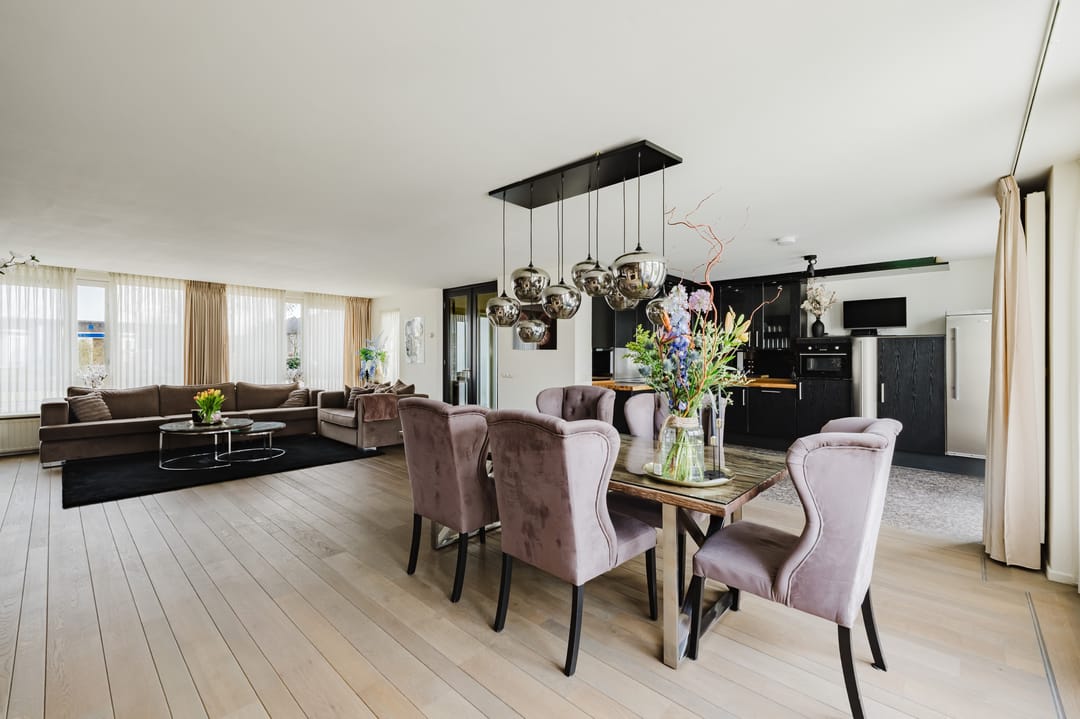 Surprisingly spacious corner house with 4 bedrooms and 2 bathrooms in Valkenswaard — 19