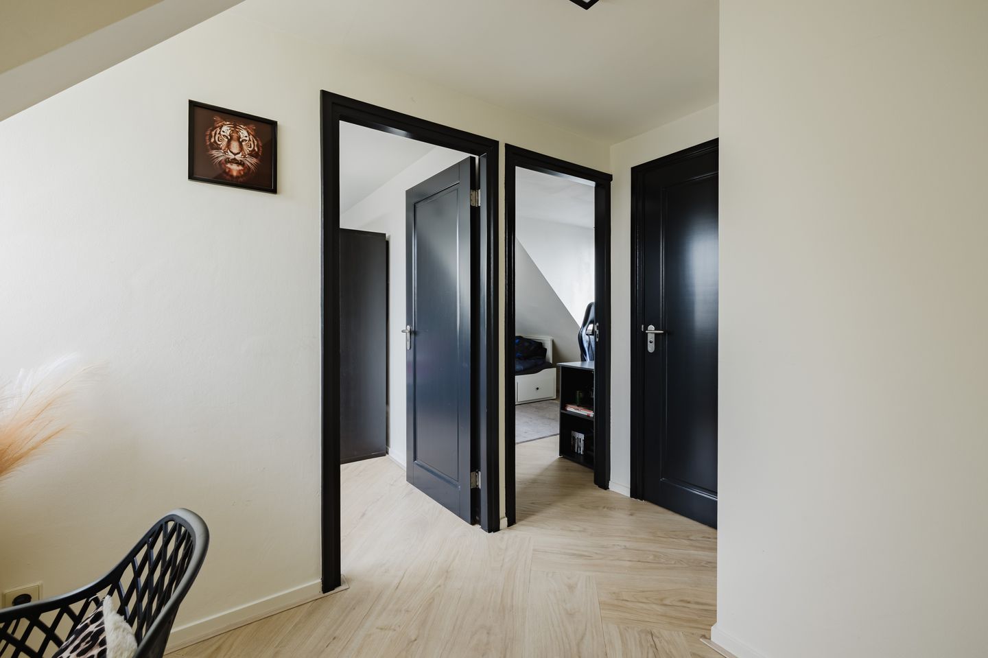 Surprisingly spacious corner house with 4 bedrooms and 2 bathrooms in Valkenswaard — 45