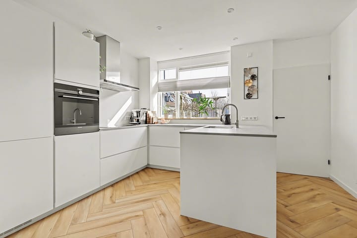 Photo 2 of Aalburgstraat 88