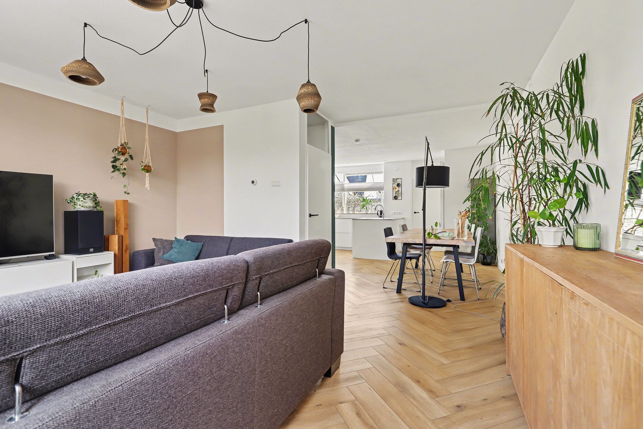 Photo 9 of Aalburgstraat 88