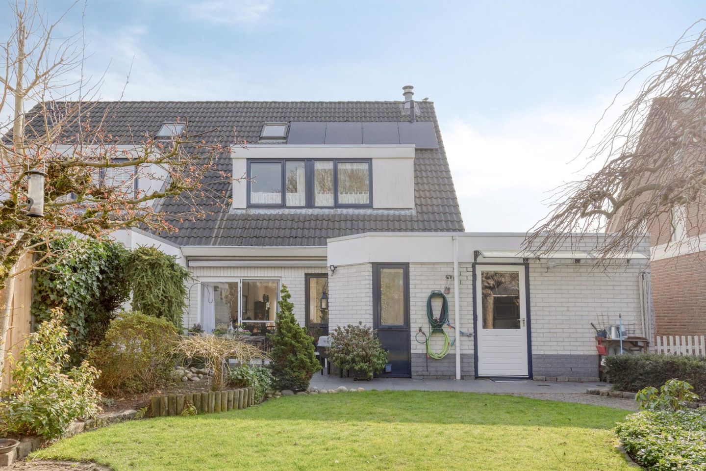 Semi-detached family home with garage in Enter — 25