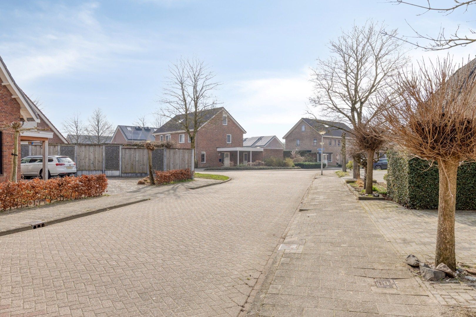 Semi-detached family home with garage in Enter — 27