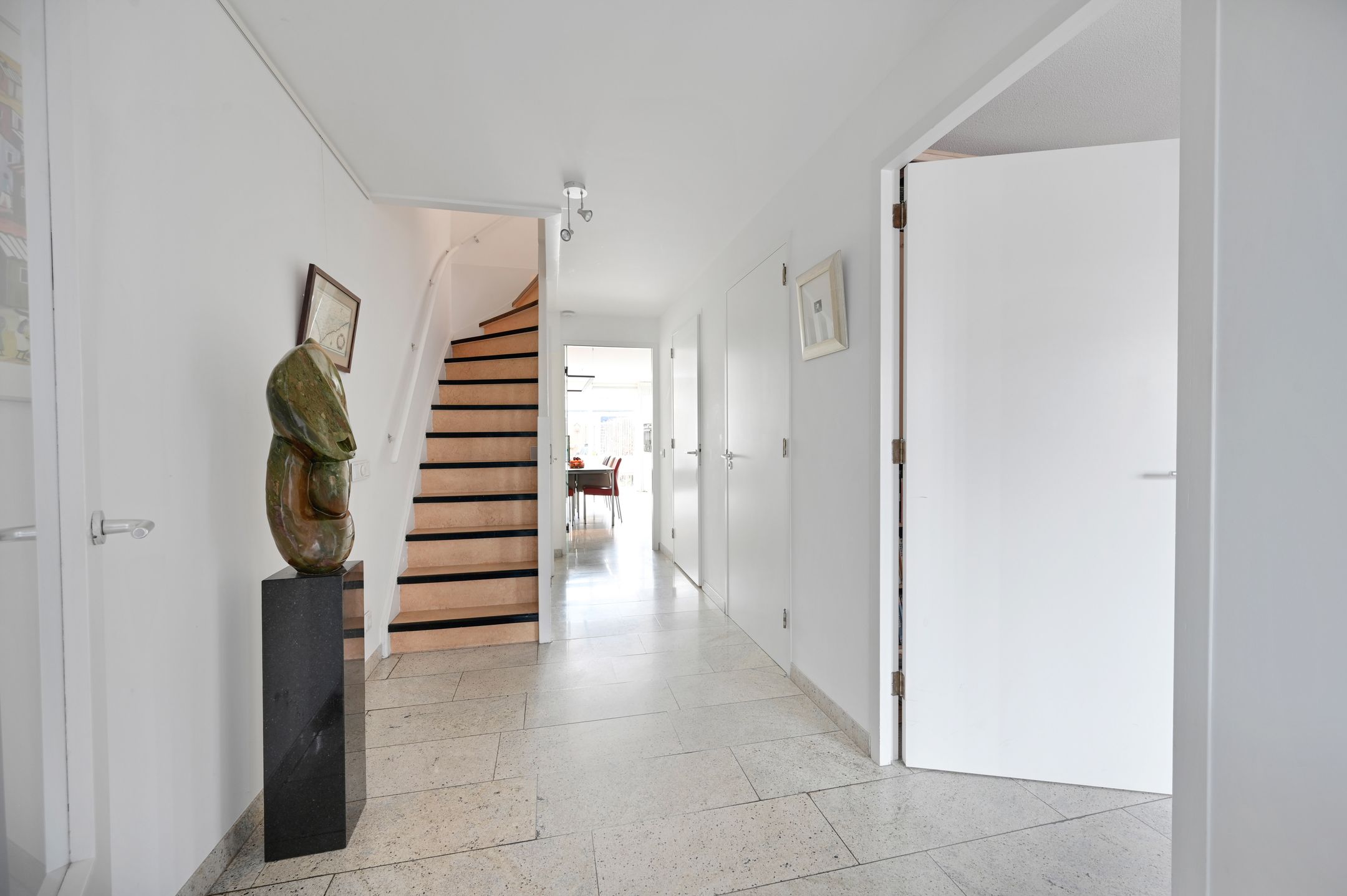 Spacious City Villa on the Singel with Private Parking — 18