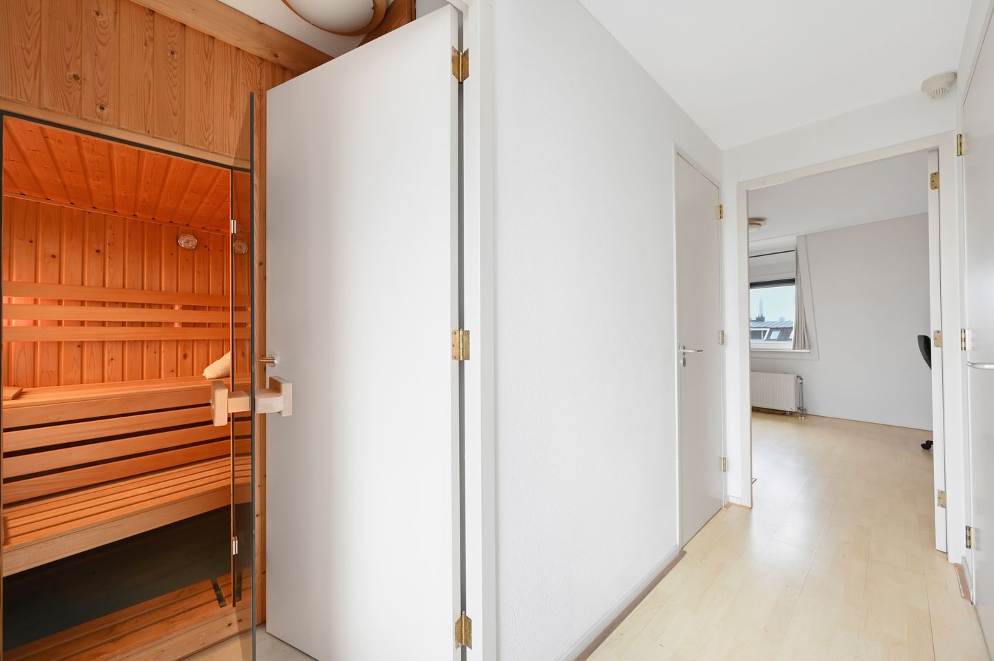 Spacious City Villa on the Singel with Private Parking — 34