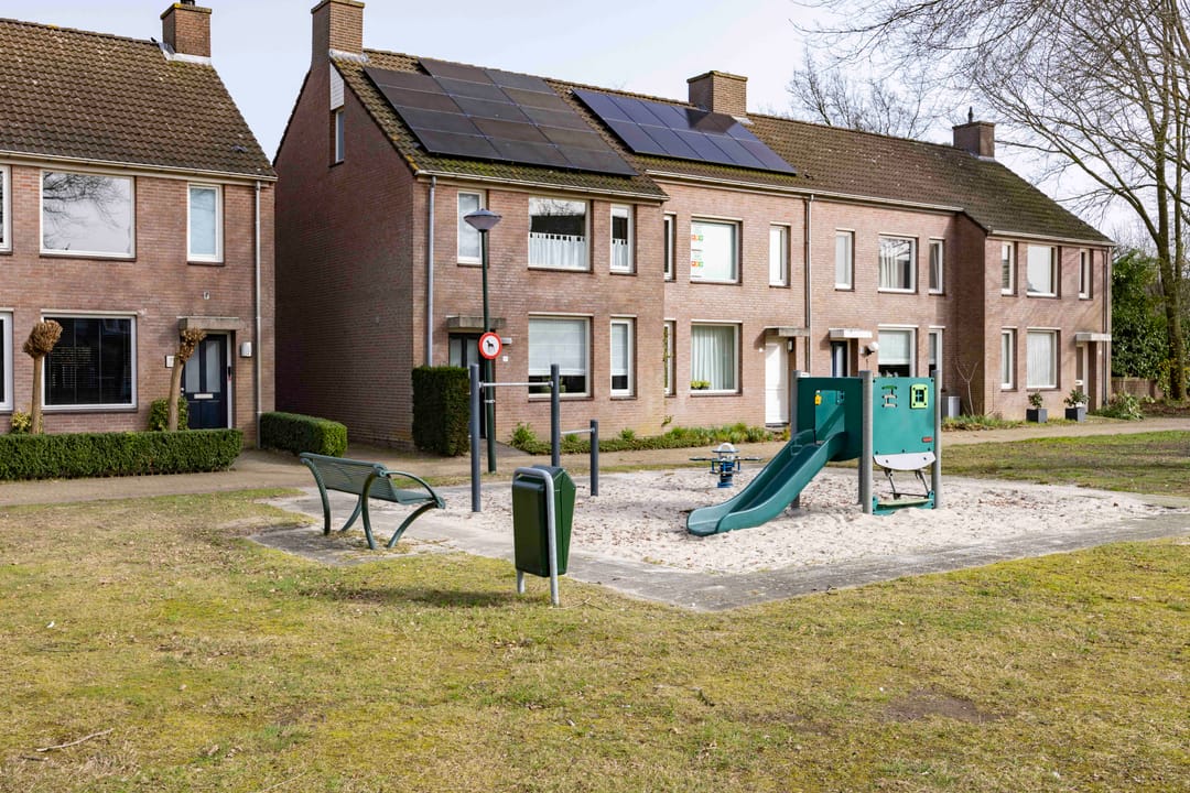 Photo 38 of Burg. Van den Oeverstraat 5