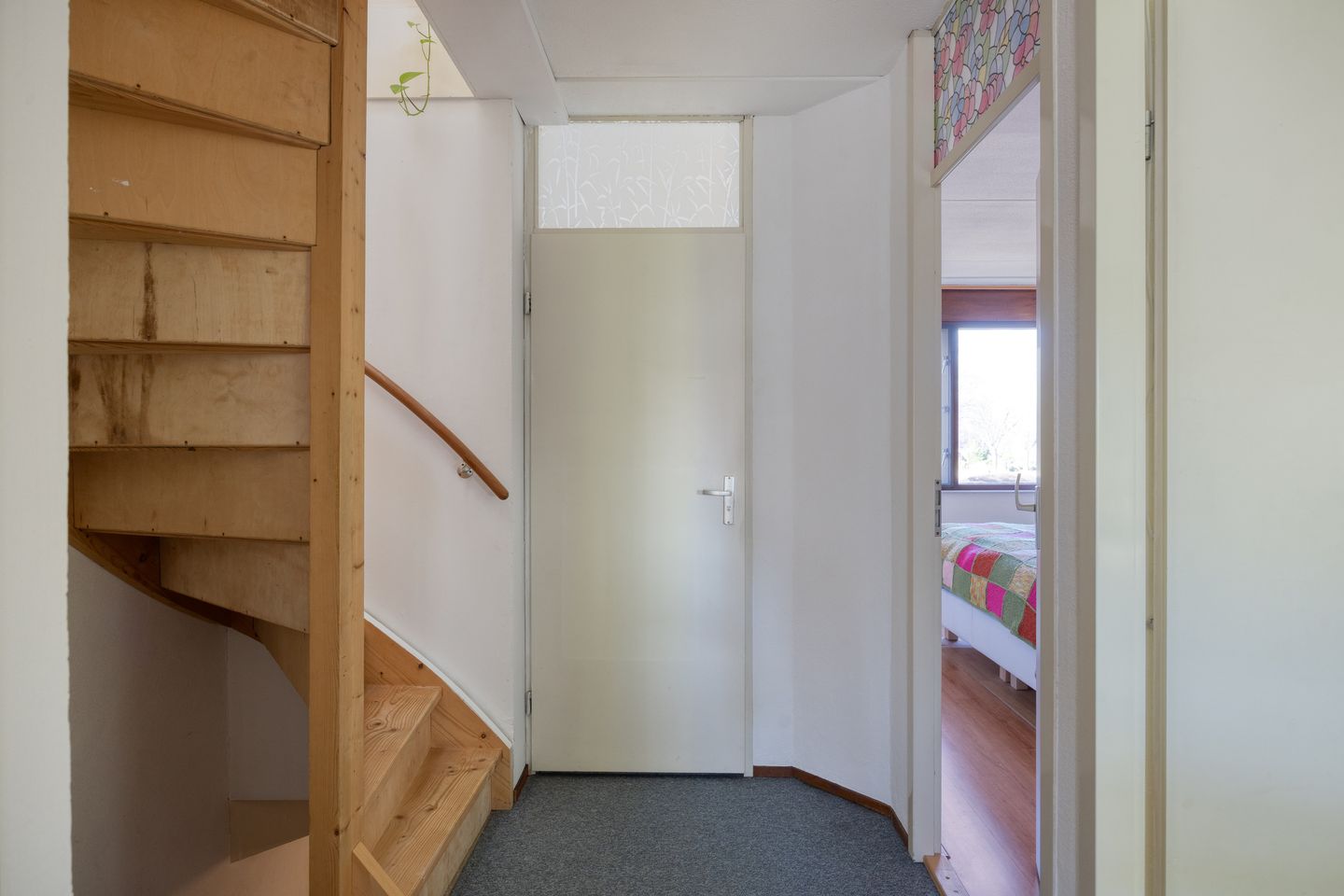 Spacious 6-room family home with sunny balcony in Zoetermeer Noordhove — 25