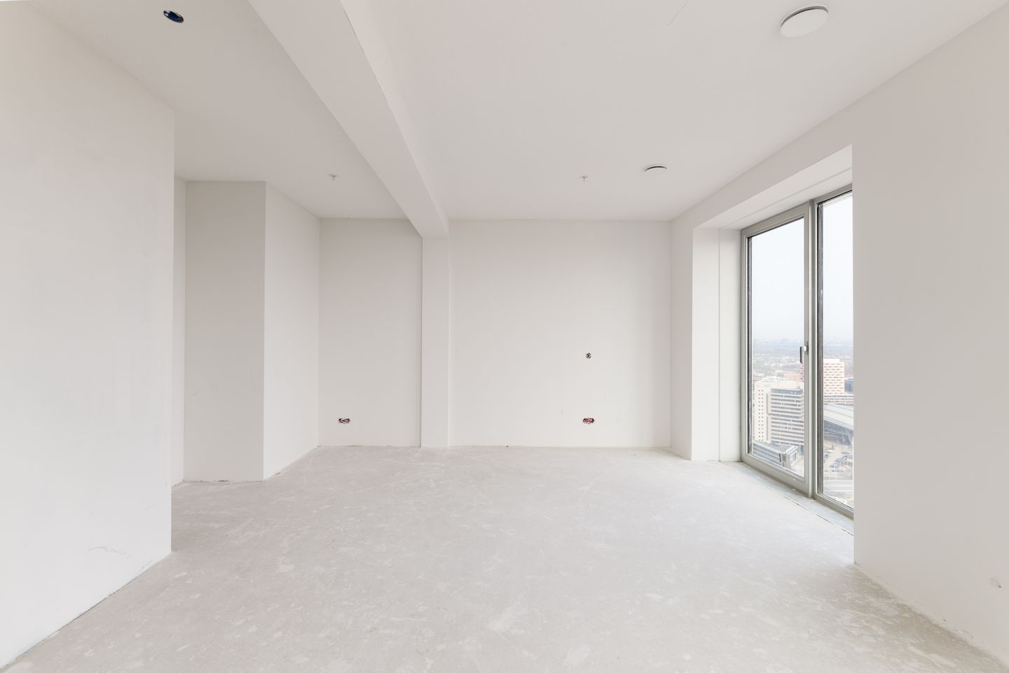 Exclusive Penthouse on the 31st Floor with Panoramic Views — 17