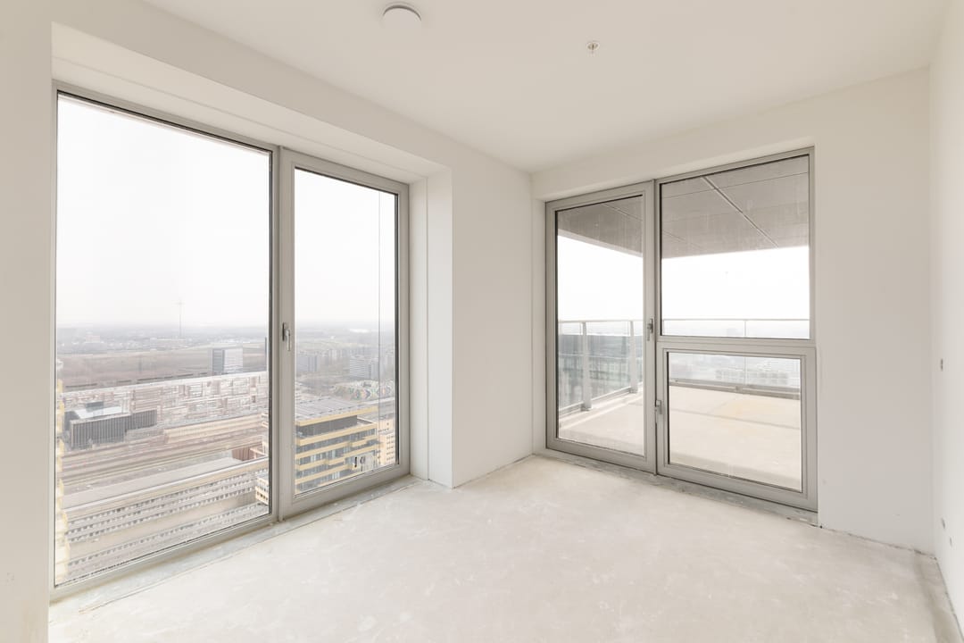 Exclusive Penthouse on the 31st Floor with Panoramic Views — 21