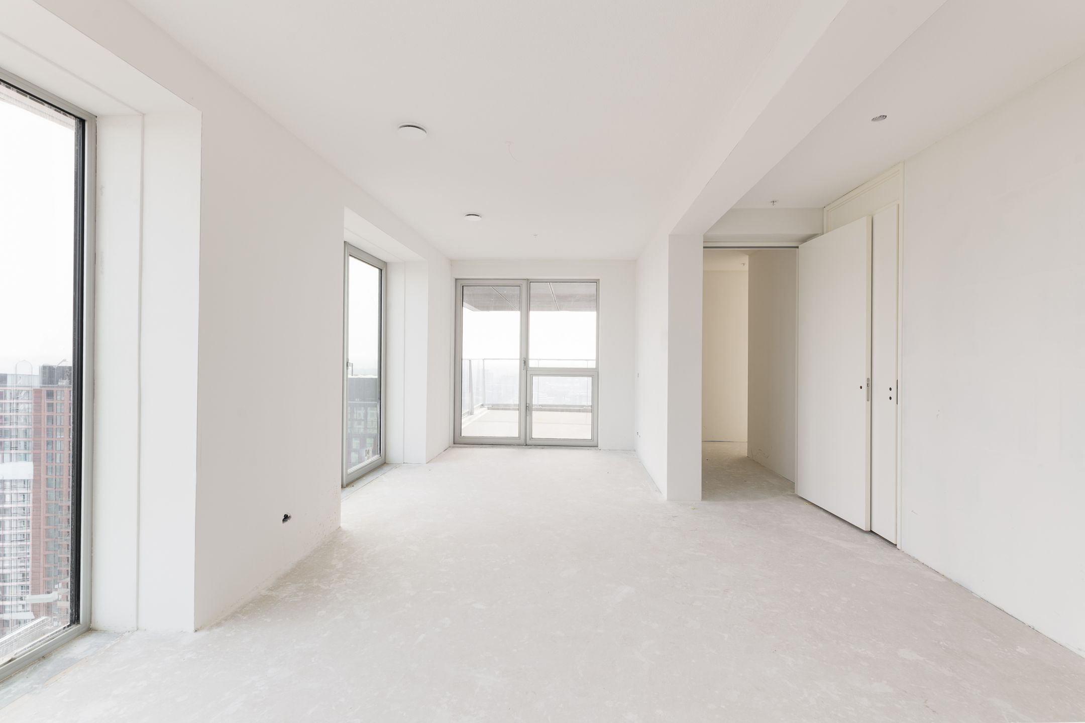 Exclusive Penthouse on the 31st Floor with Panoramic Views — 16