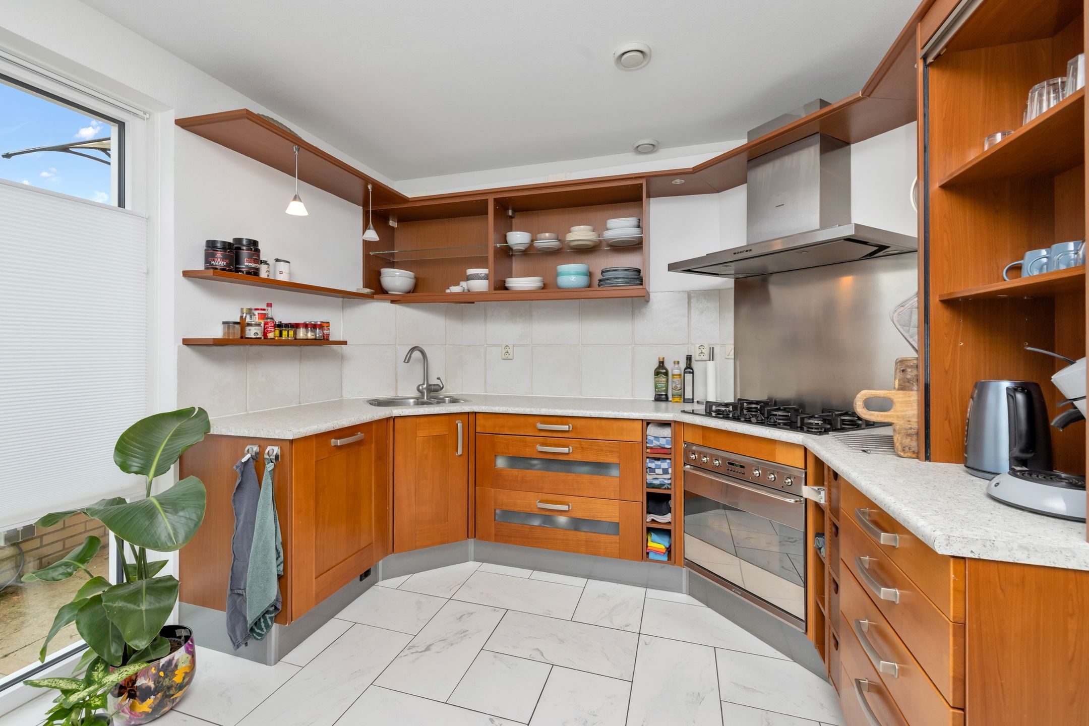 Spacious semi-detached house with 1930s style character in Venhuizen — 12