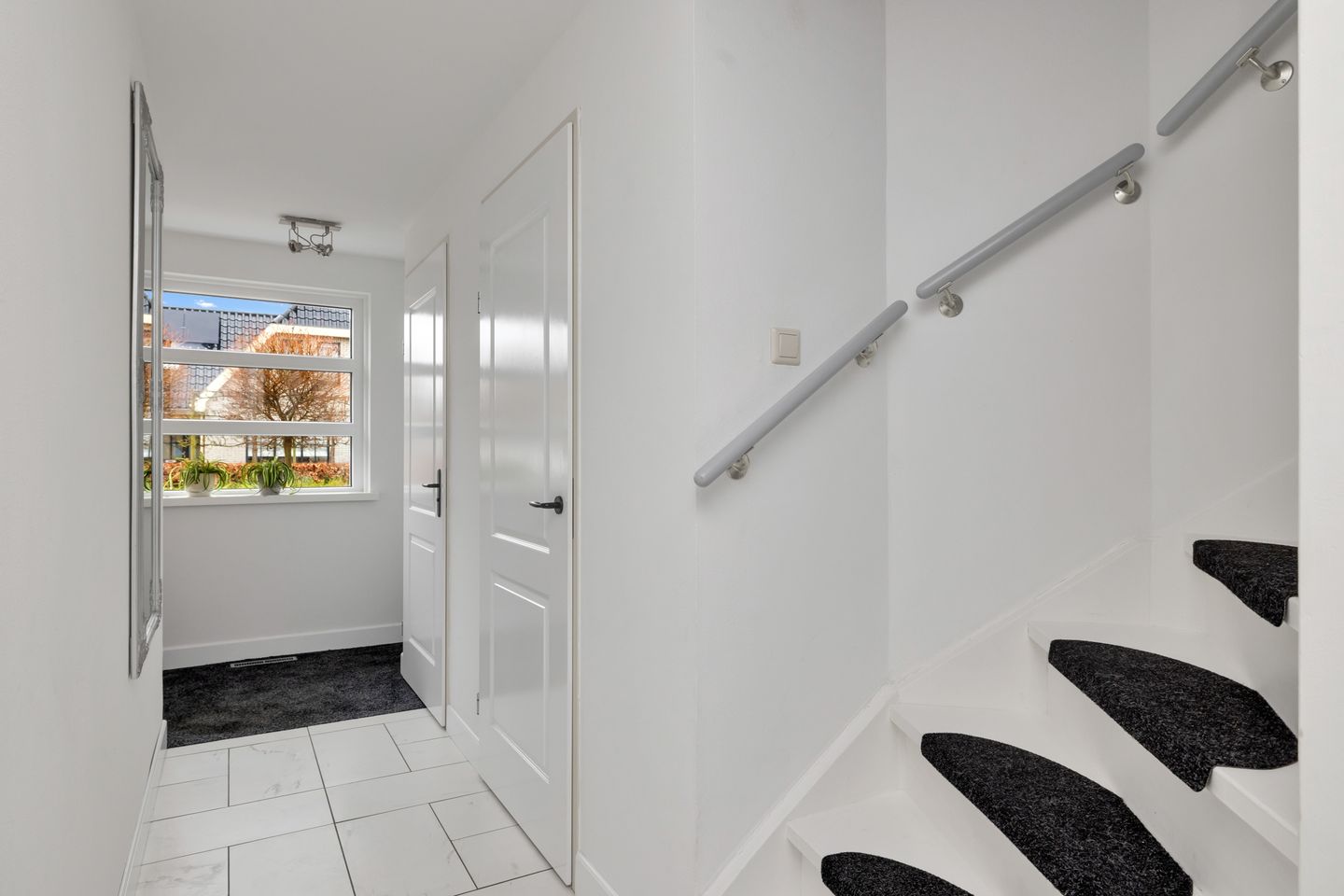 Spacious semi-detached house with 1930s style character in Venhuizen — 14