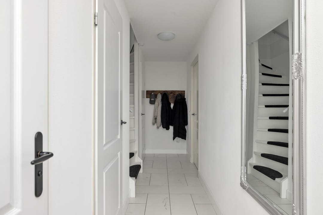 Spacious semi-detached house with 1930s style character in Venhuizen — 16