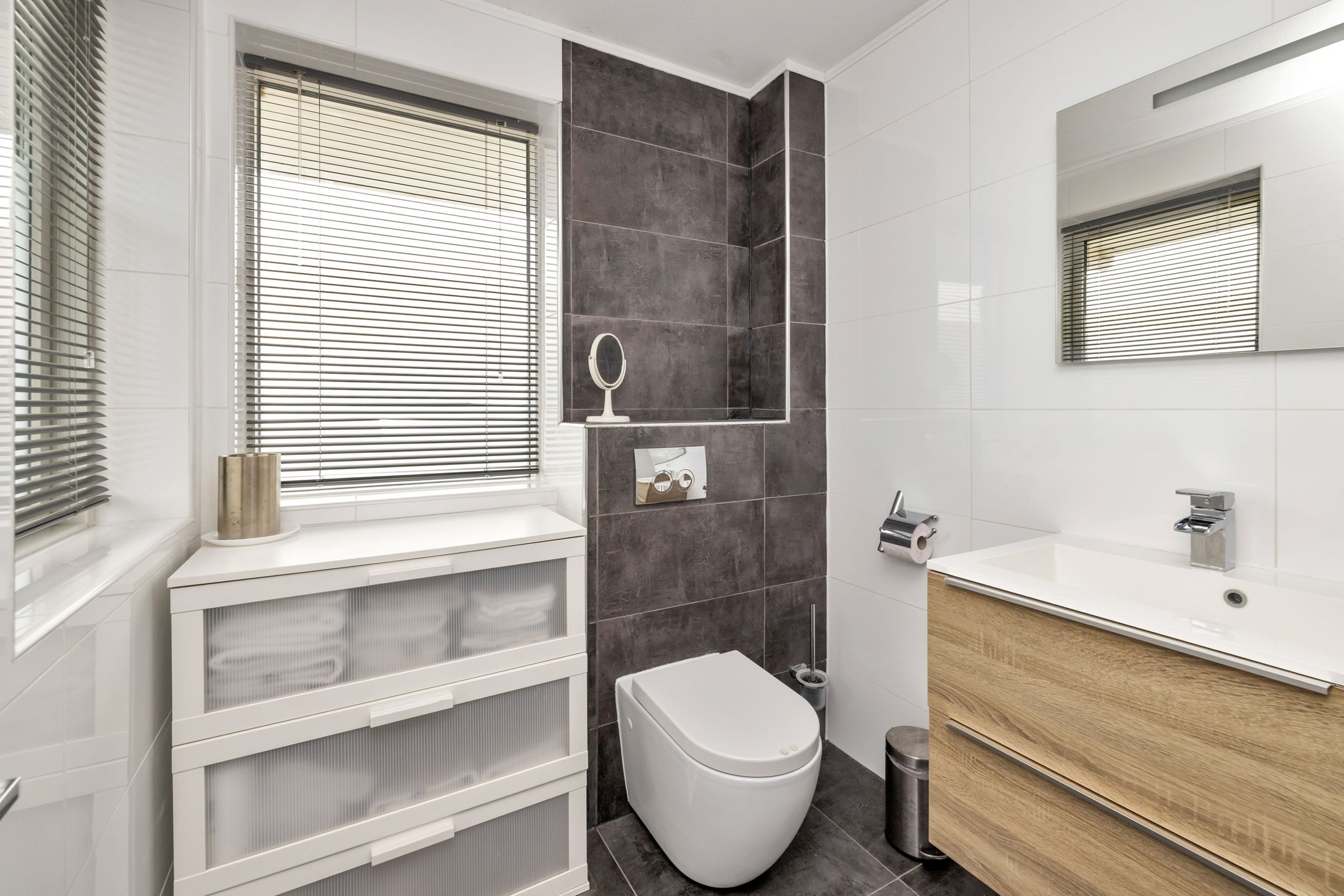 Spacious semi-detached house with 1930s style character in Venhuizen — 20