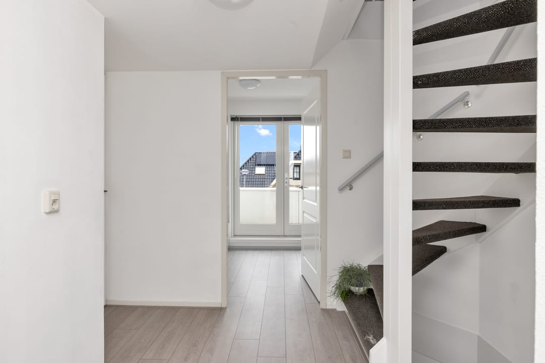 Spacious semi-detached house with 1930s style character in Venhuizen — 21