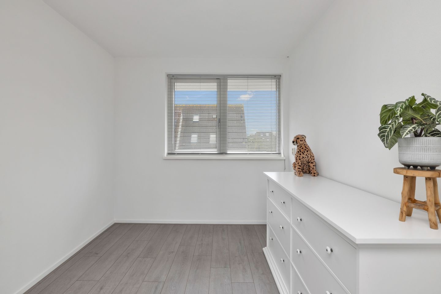 Spacious semi-detached house with 1930s style character in Venhuizen — 24