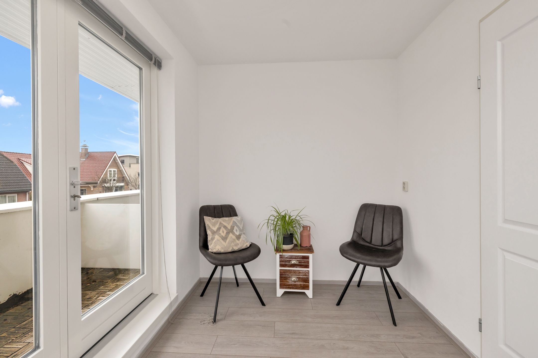 Spacious semi-detached house with 1930s style character in Venhuizen — 26