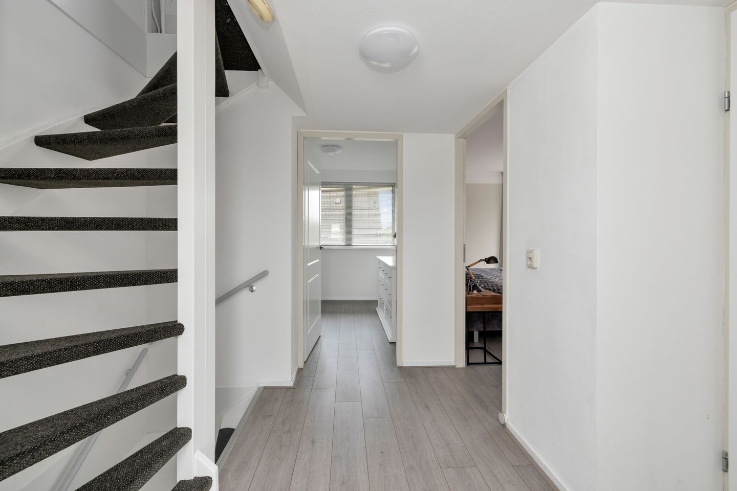 Spacious semi-detached house with 1930s style character in Venhuizen — 28