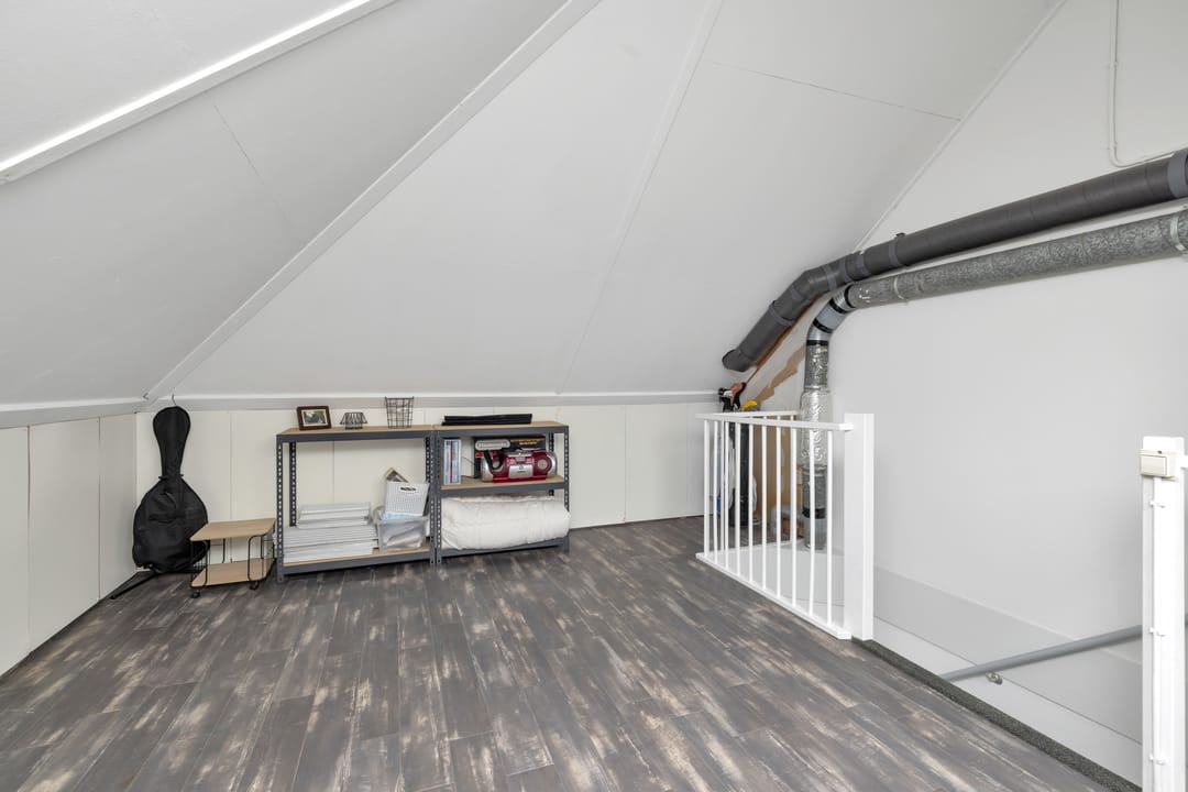 Spacious semi-detached house with 1930s style character in Venhuizen — 30