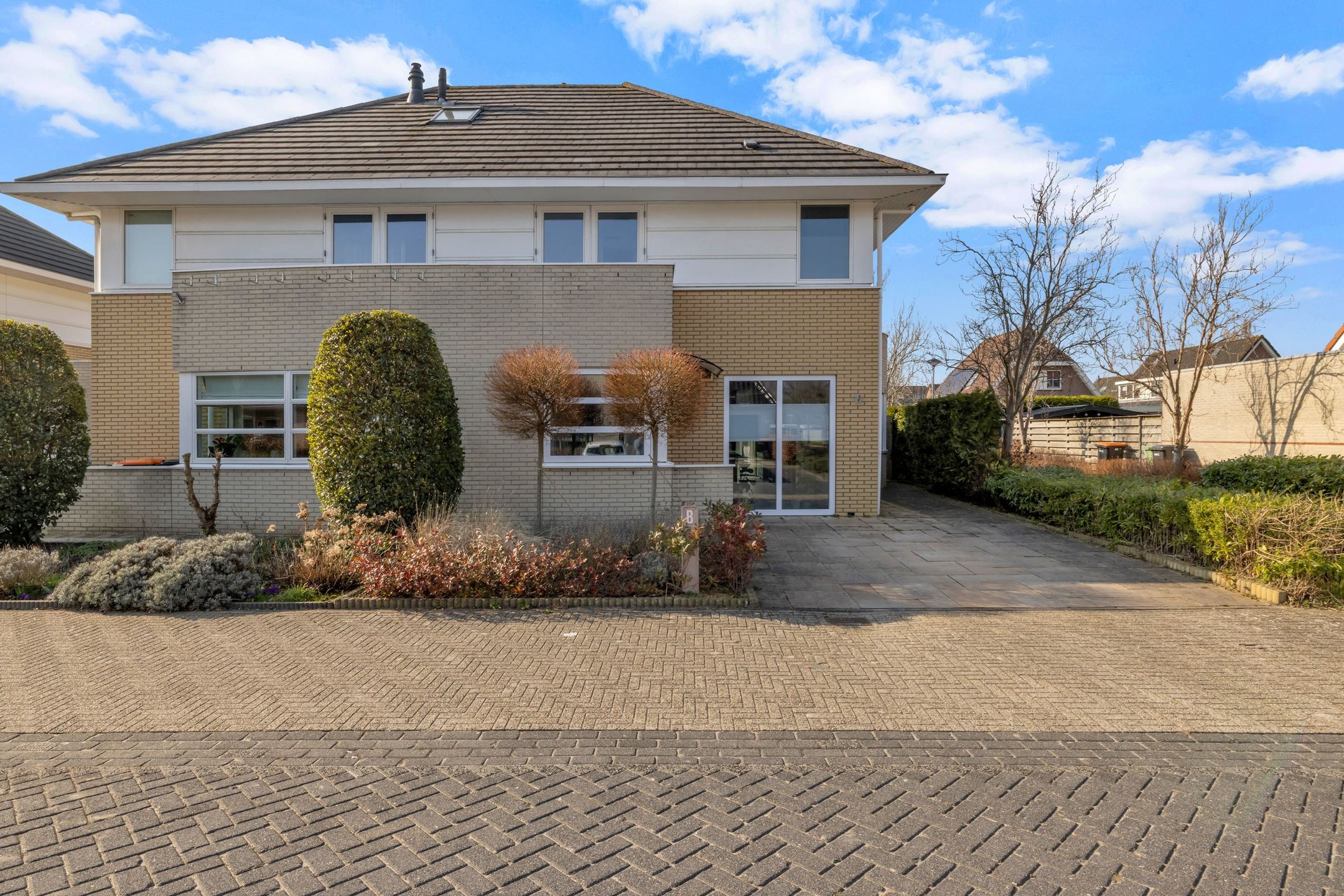 Spacious semi-detached house with 1930s style character in Venhuizen — 35