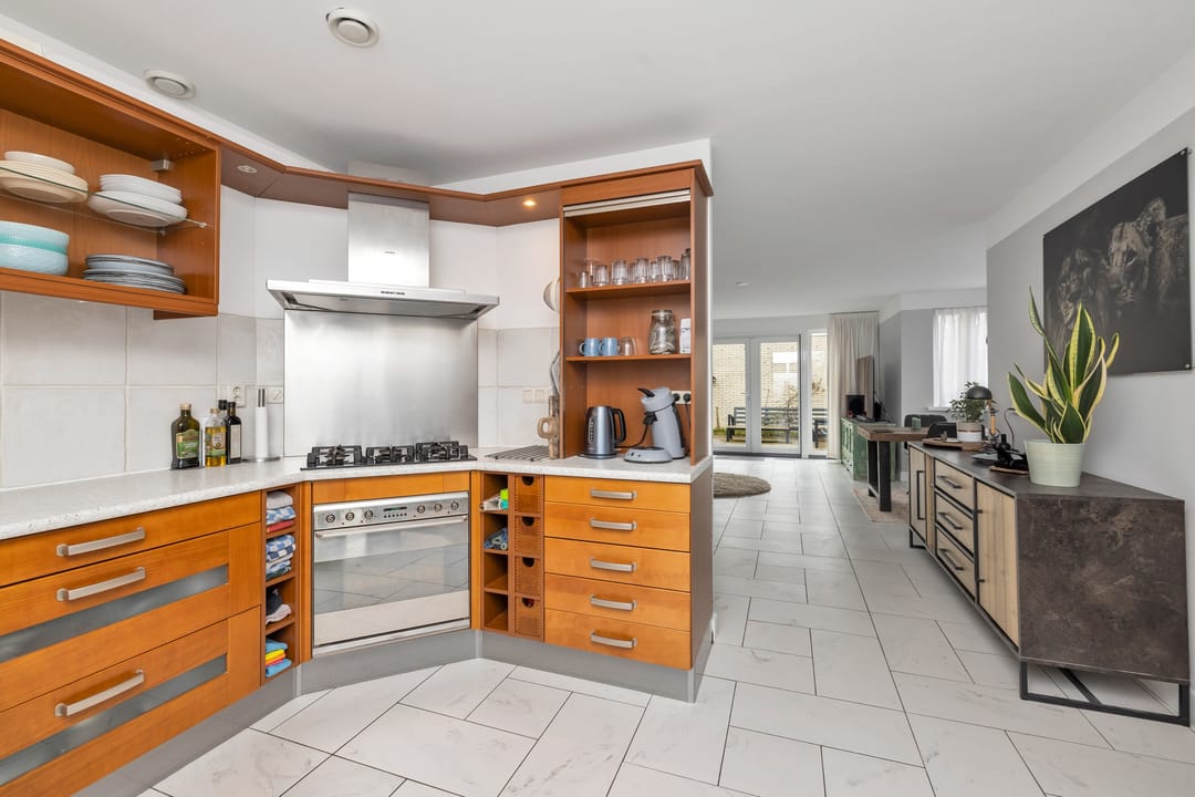 Spacious semi-detached house with 1930s style character in Venhuizen — 13