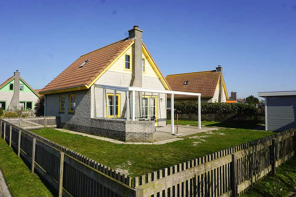 3-bedroom freehold villa in Julianadorp — photo 1 of 5