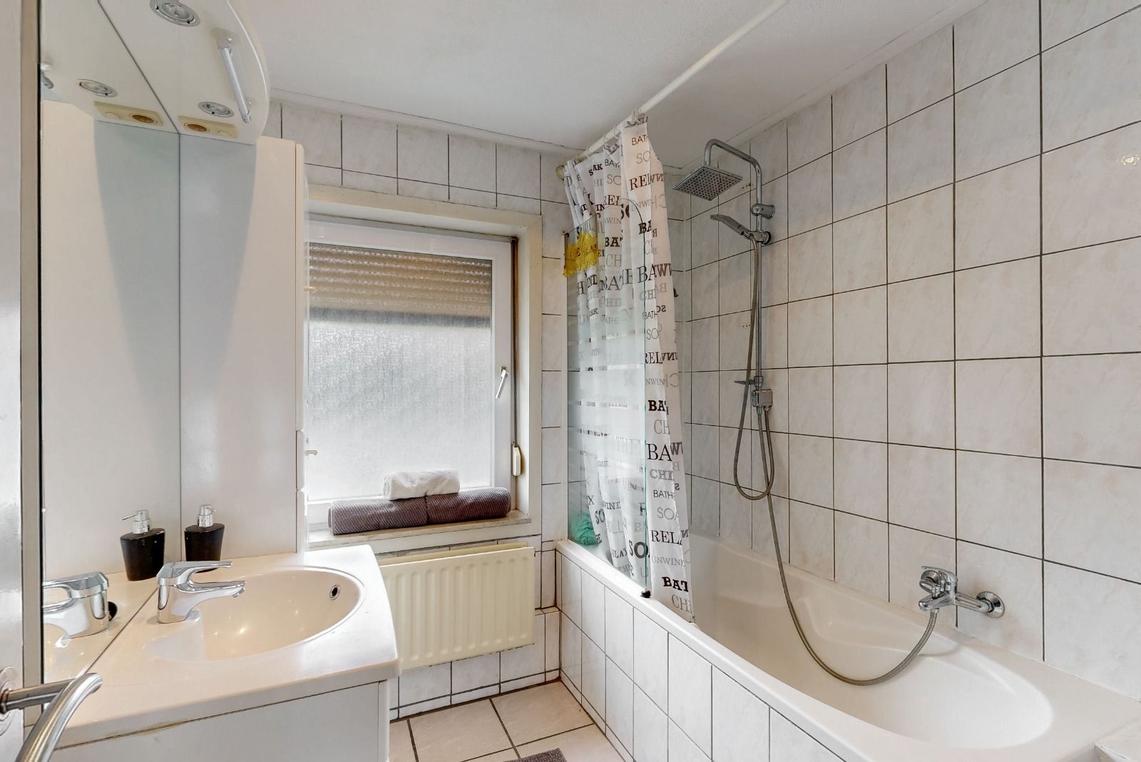 Spacious corner house with garage, cellar and deep garden in Geleen Lindenheuvel — 21