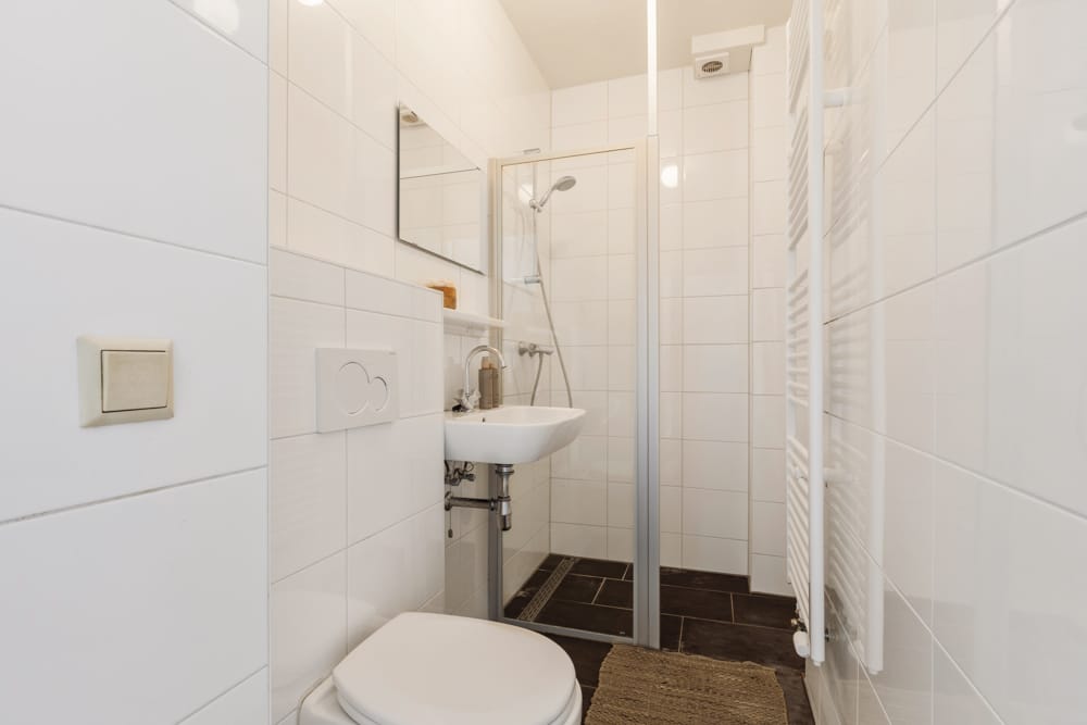 Charming 2-Bedroom Apartment with West Balcony in De Baarsjes — 20