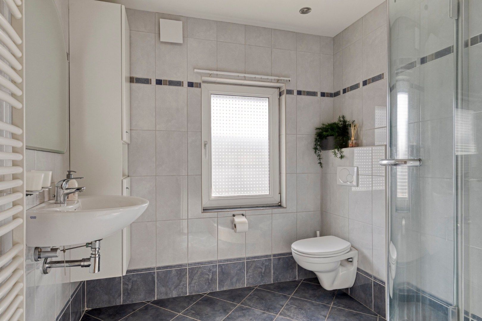 Spacious terraced house with deep garden and two bathrooms in Helmond — 24