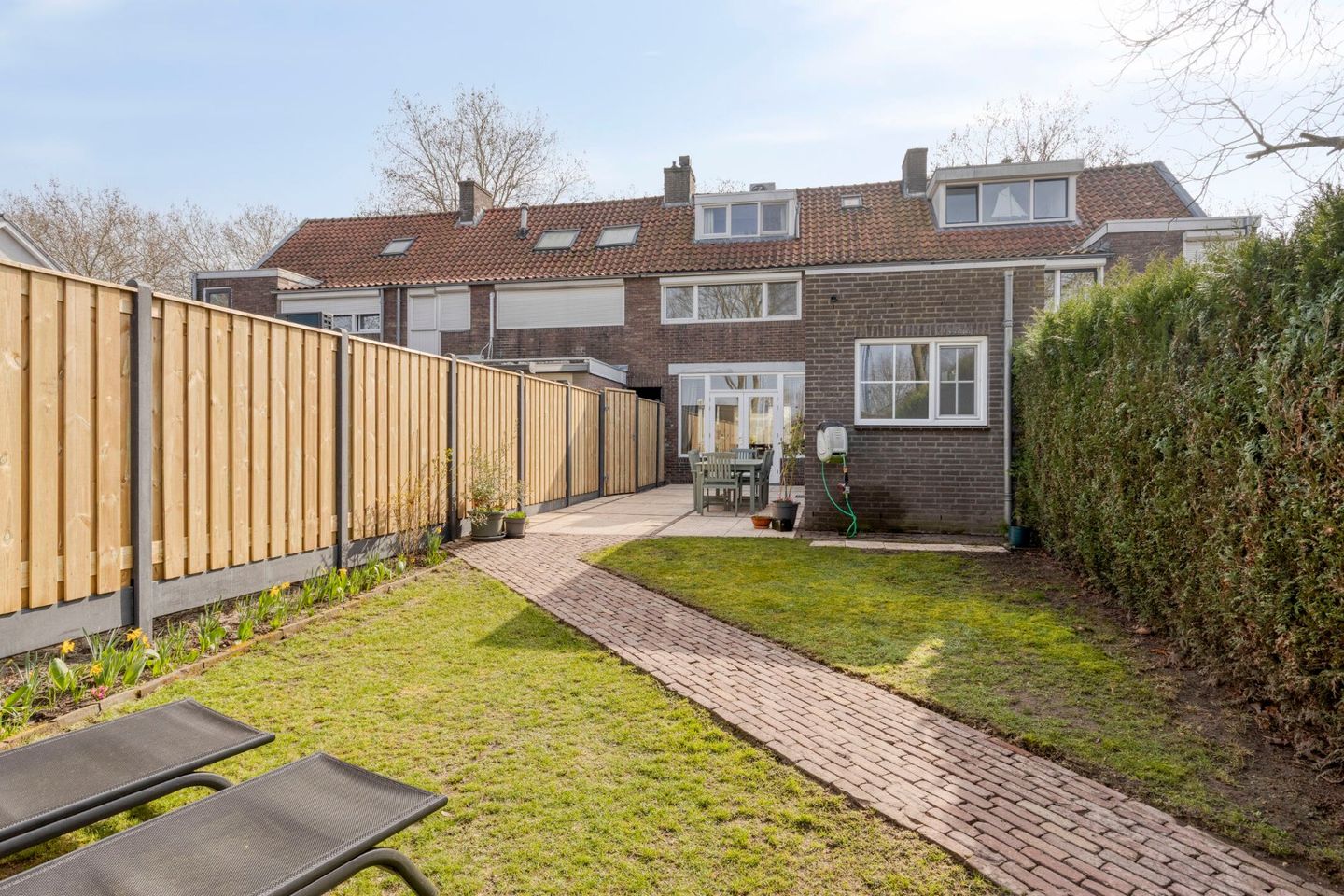 Spacious terraced house with deep garden and two bathrooms in Helmond — 35