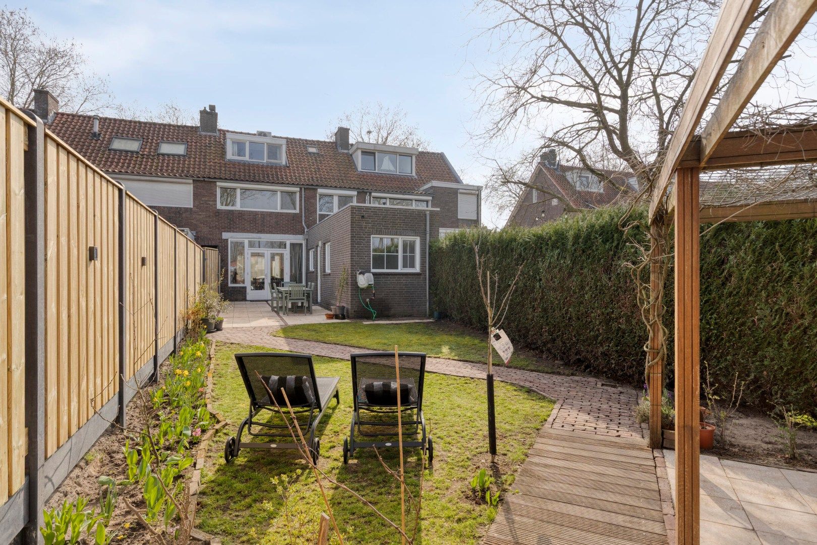 Spacious terraced house with deep garden and two bathrooms in Helmond — 36