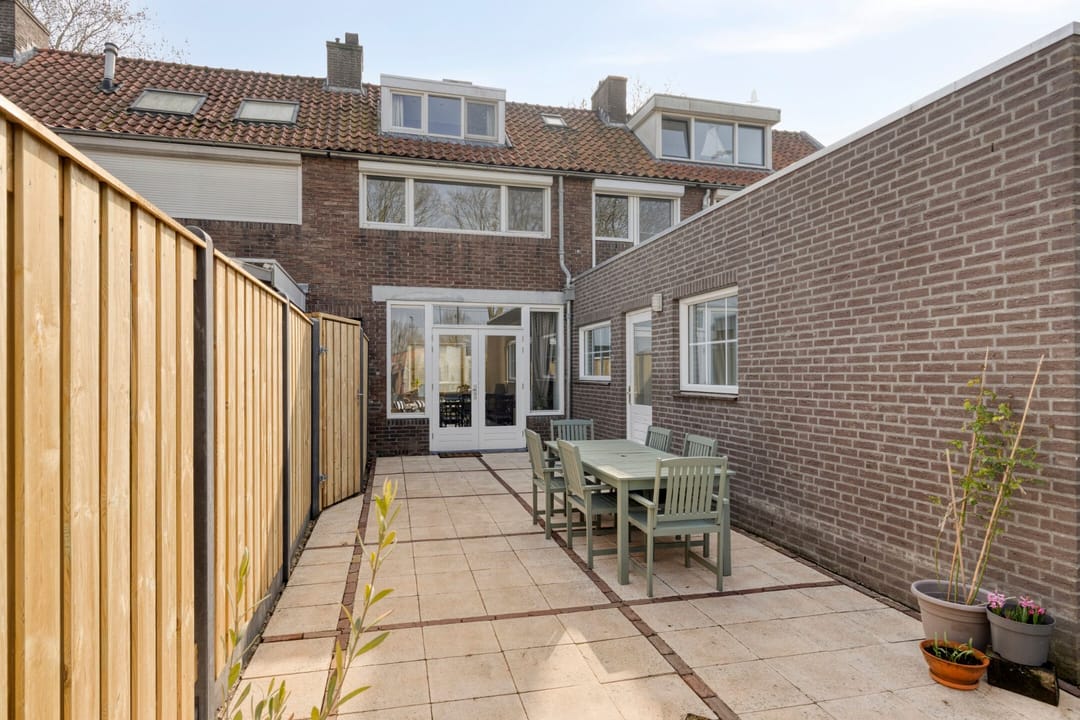Spacious terraced house with deep garden and two bathrooms in Helmond — 37