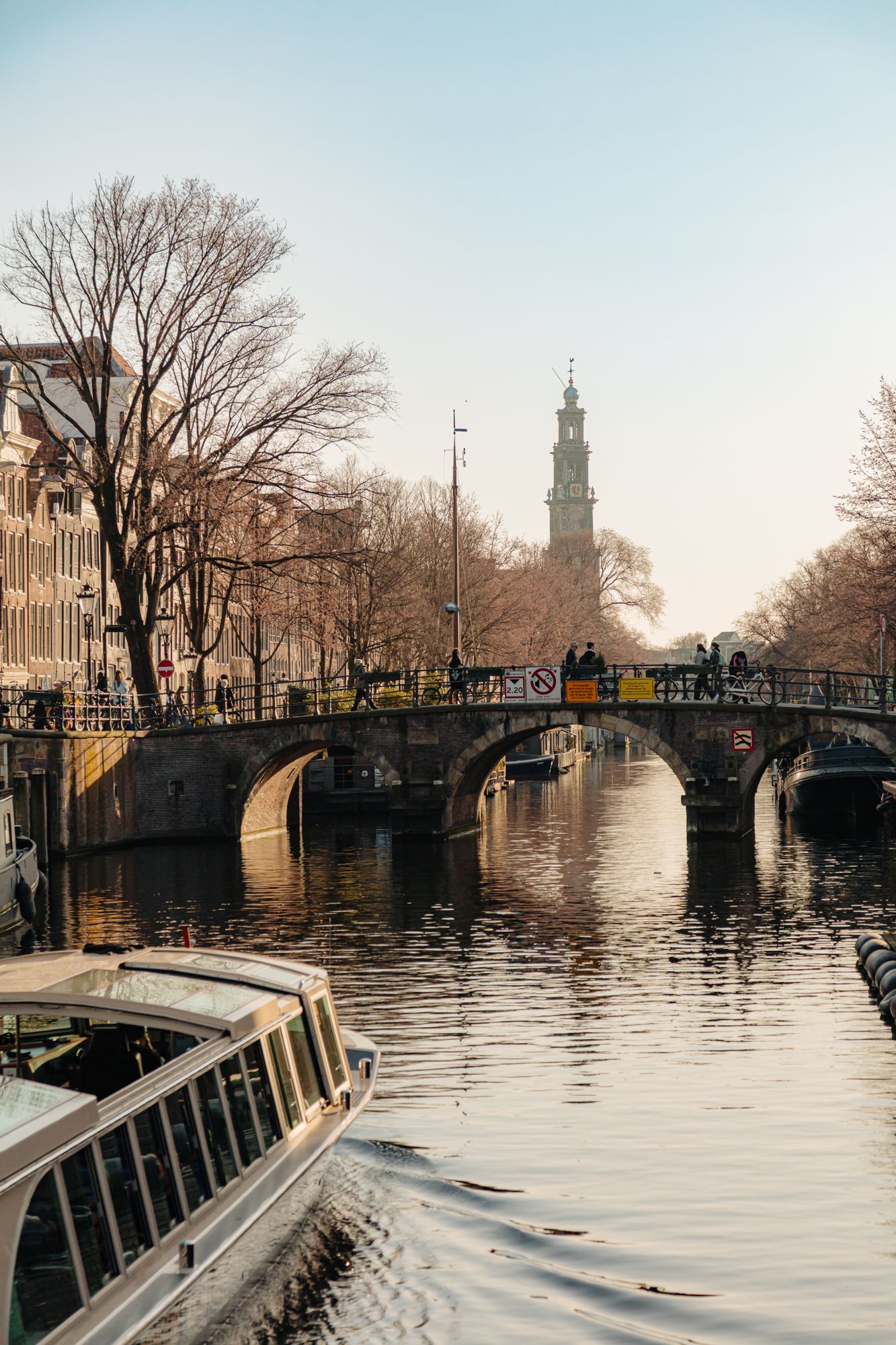 Characteristic double upper house with canal view in Haarlemmerbuurt-West — 39
