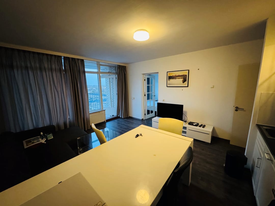 Spacious 4-room apartment with two sunny balconies in Amstelveen — 12