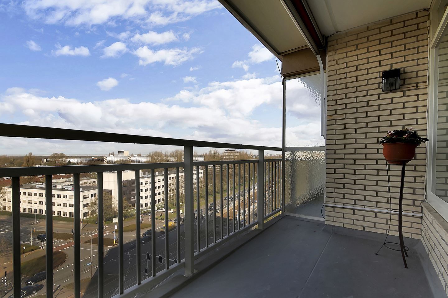Spacious 4-room apartment with two sunny balconies in Amstelveen — 17
