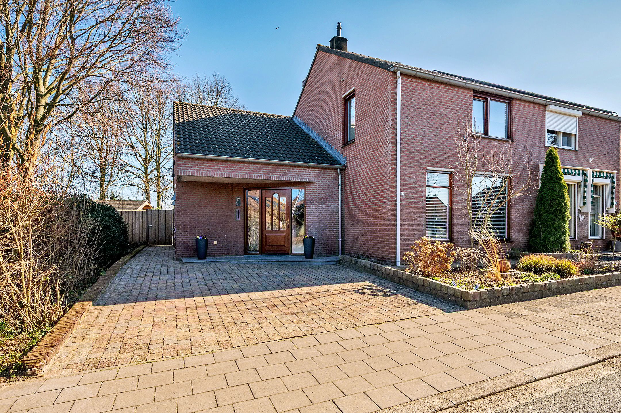 Buying a house in The Netherlands., Burgemeester van Deelensingel 87