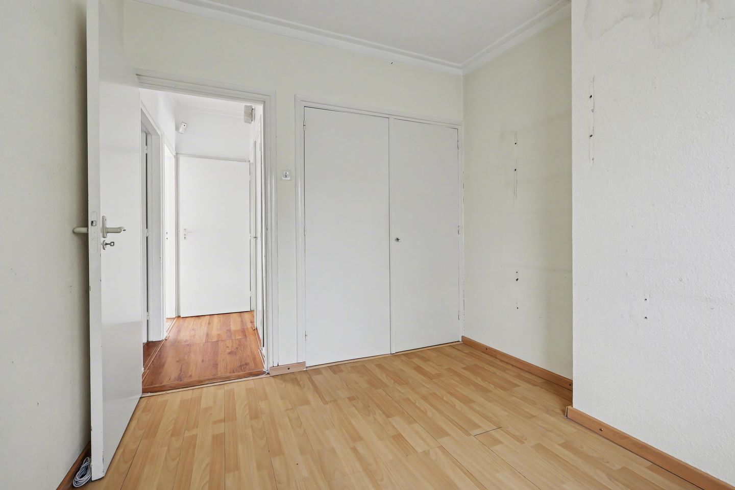 Spacious semi-detached home with basement and garden adjacent to walking trails — 28
