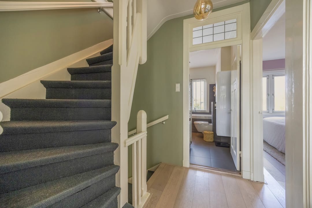 Charming semi-detached villa with deep garden and veranda in Naarden — 22