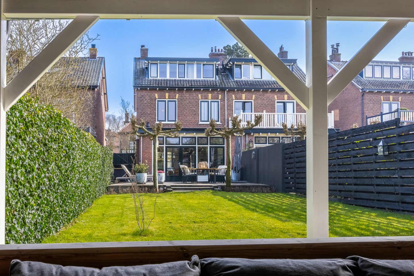 Charming semi-detached villa with deep garden and veranda in Naarden — 40