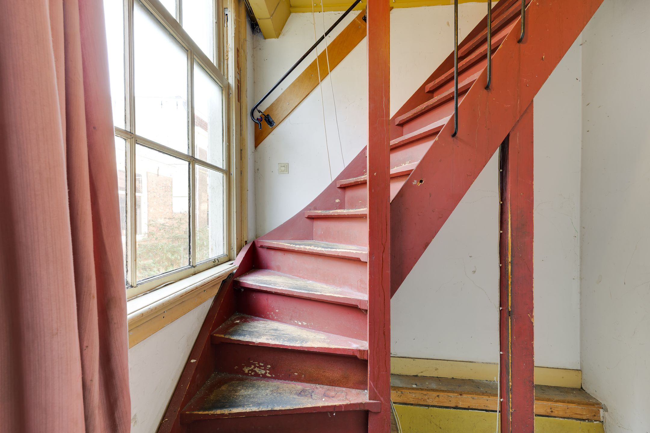 Monumental Corner House in Leiden Center Requiring Renovation — 12