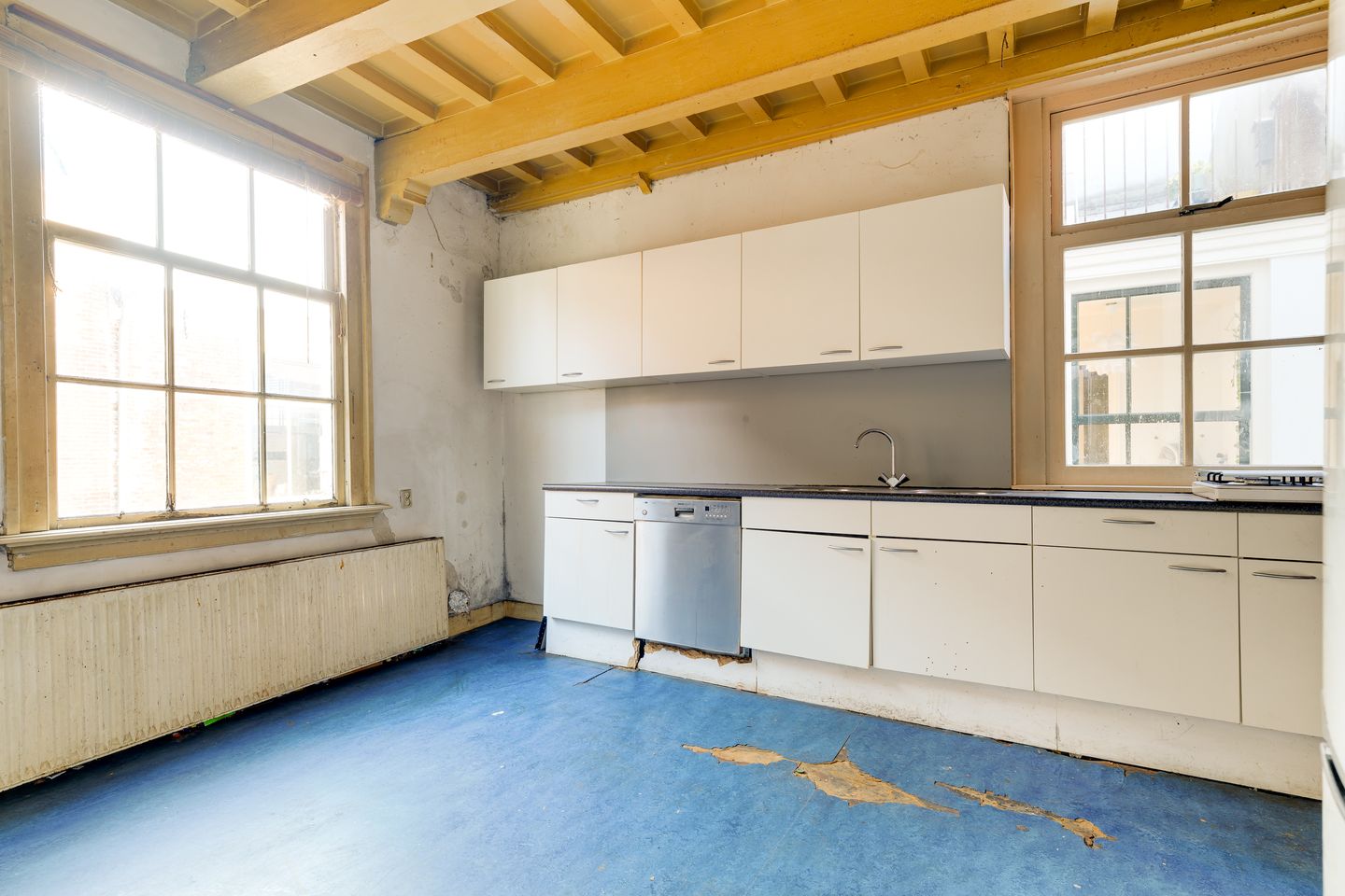 Monumental Corner House in Leiden Center Requiring Renovation — 19