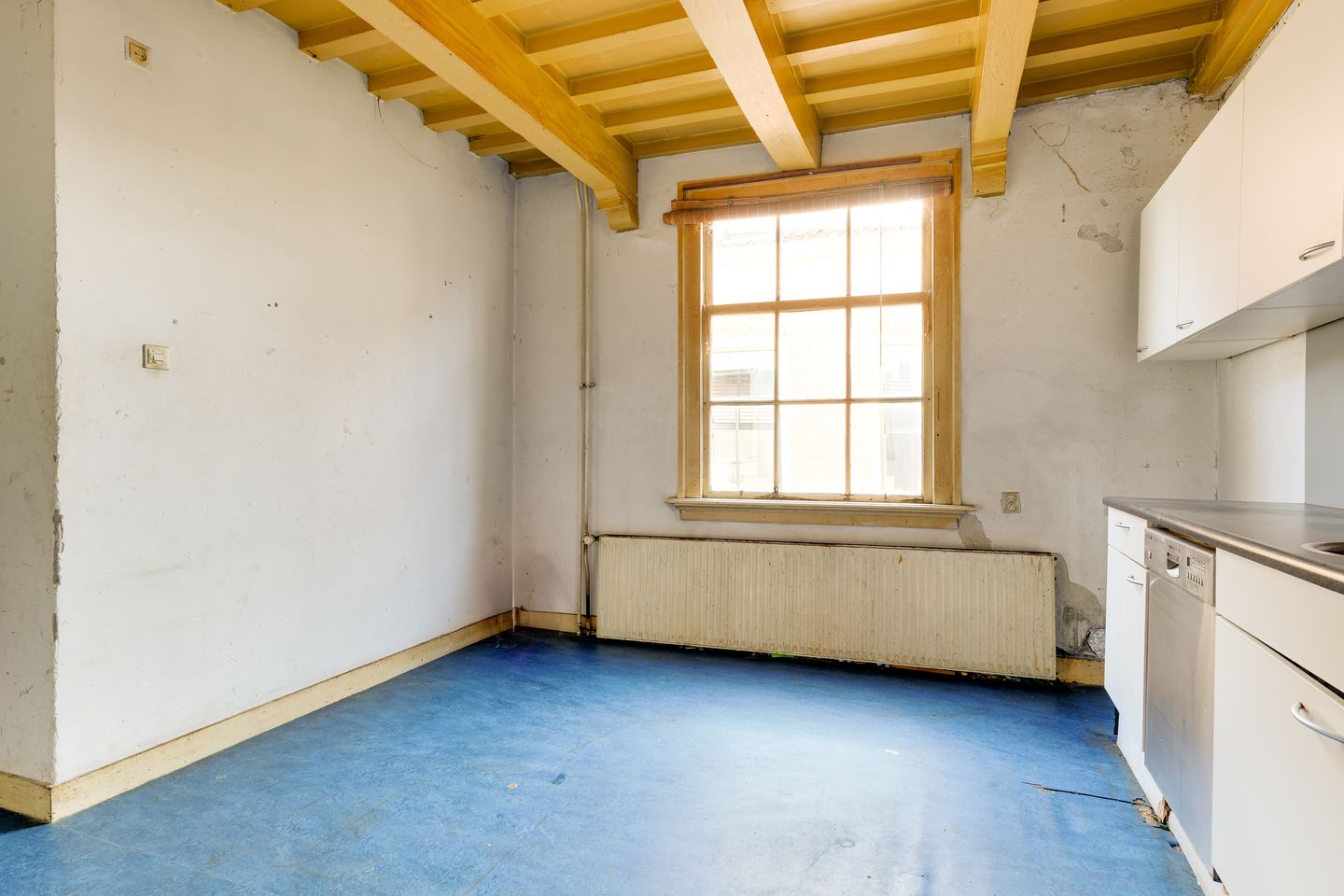 Monumental Corner House in Leiden Center Requiring Renovation — 20