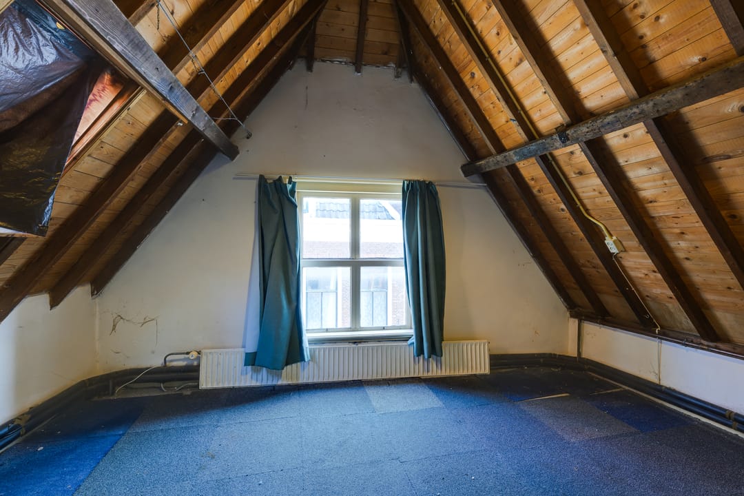 Monumental Corner House in Leiden Center Requiring Renovation — 26