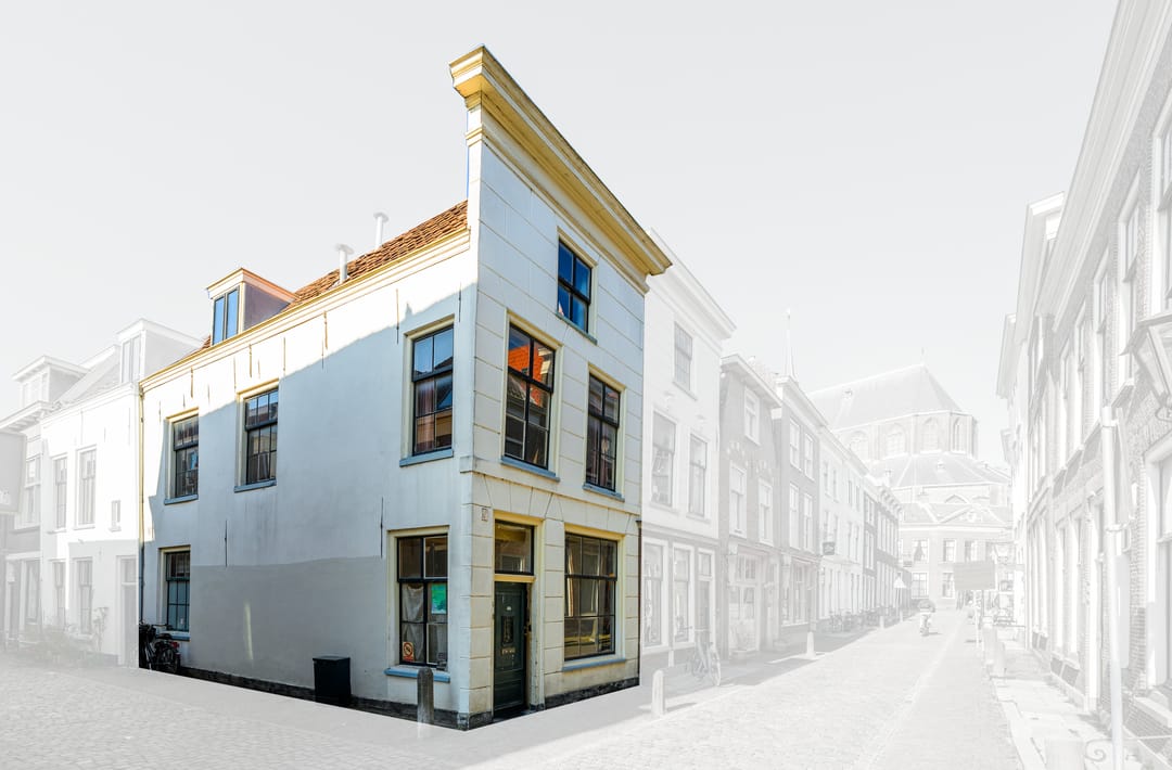 Monumental Corner House in Leiden Center Requiring Renovation — 32