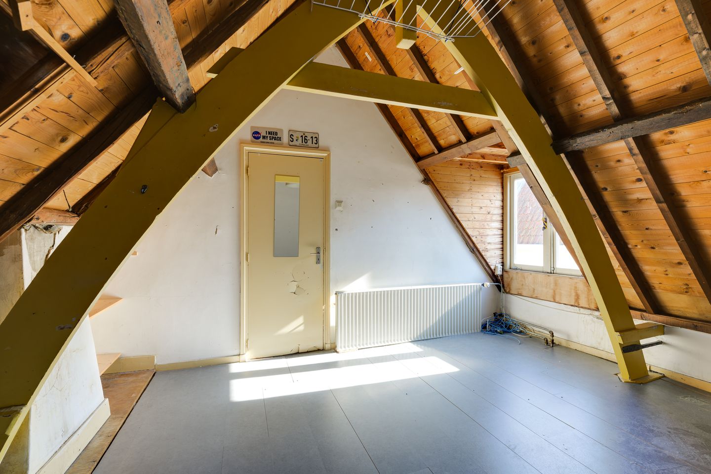 Monumental Corner House in Leiden Center Requiring Renovation — 25